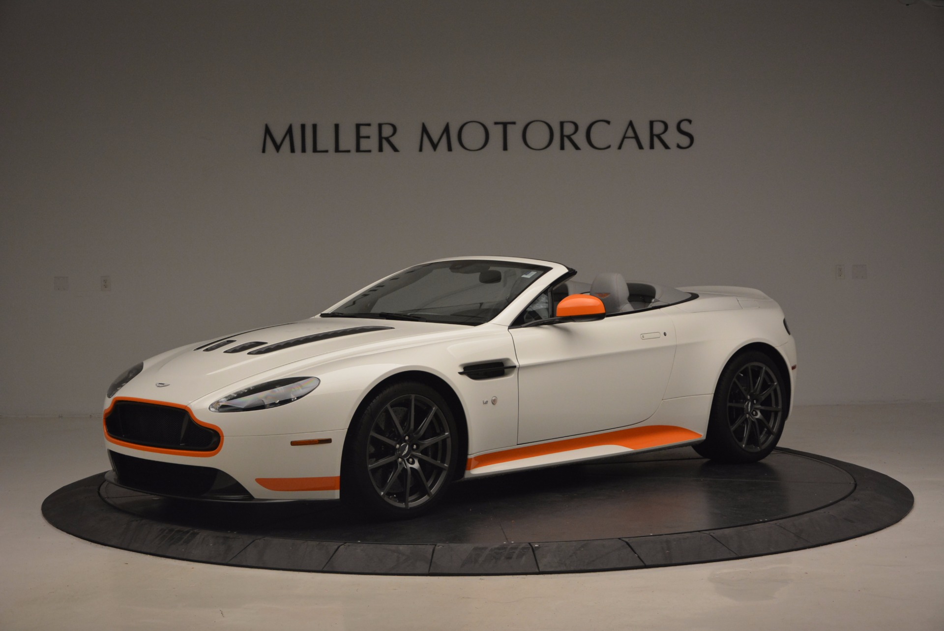 Pre-Owned 2017 Aston Martin V12 Vantage S Convertible For Sale